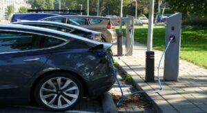 Carros Elétricos em Condomínios: Desafios e Intervenções Judiciais